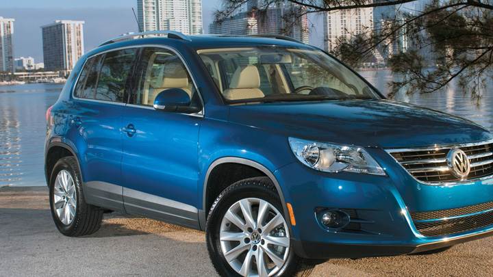 2009 Volkswagen Tiguan In Blue Near Lake